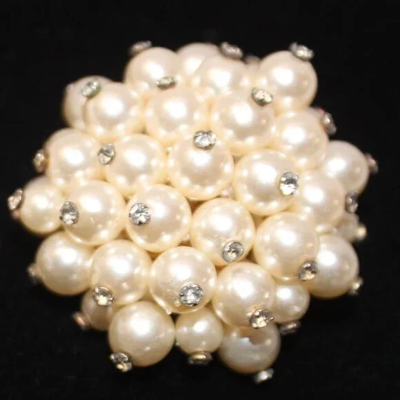 Vintage Faux Pearl Rhinestone Cluster Clip On Earrings Gold Tone - Picture 6 of 8